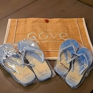 Cove Atlantis Tote and Flip Flops